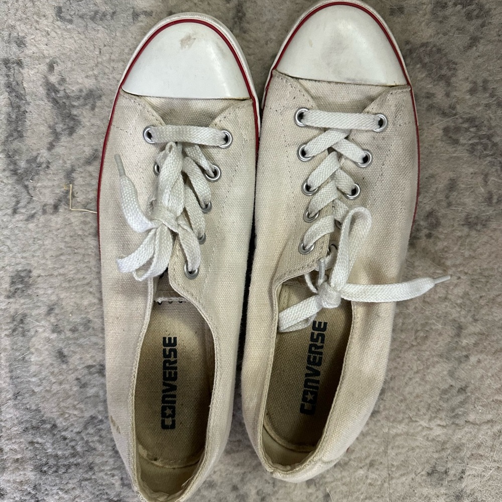 Women’s low profile Converse